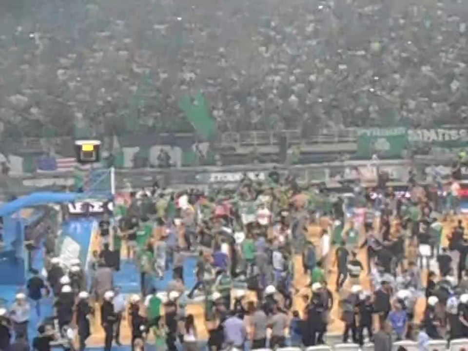 Πανηγυρισμοί κόσμου στο ΟΑΚΑ