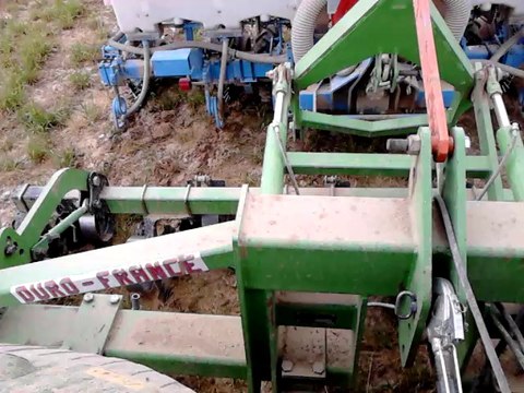 Semis direct de maïs en strip till