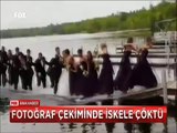 Fotoğraf çekiminde iskele böyle çöktü