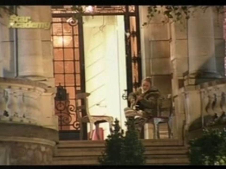 Marina 2 chansons sur le perron