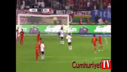 Mesut Özil'den müthiş füze