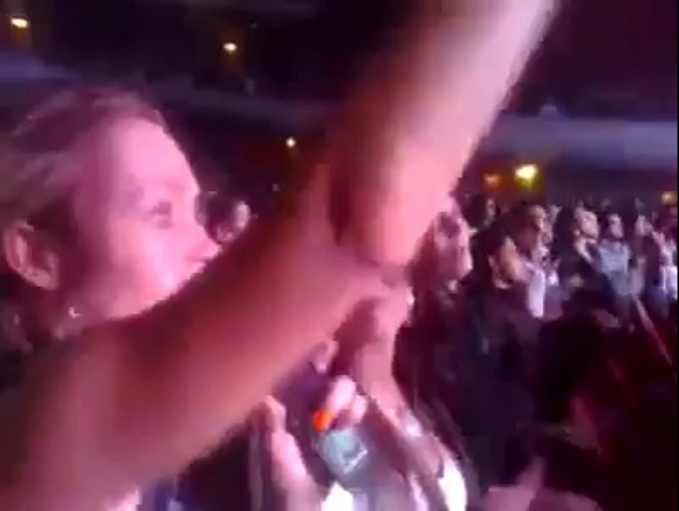 Maite Perroni y Jessica Coch bailan y cantan en concierto de Gloria Trevi