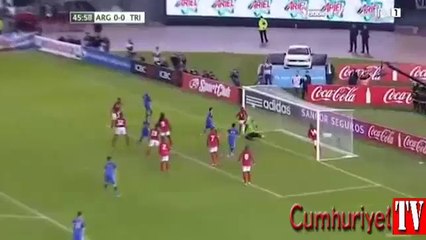 Messi yarım metreden golü kaçırdı