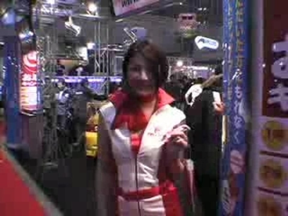 Japanese girls at tokyo auto salon