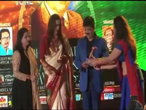 Celebs honoured at Bharat Ratna Ambedkar Awards - IANS India Videos