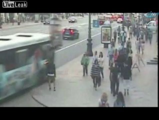 Otobüs yayaların arasında daldı: 26 yaralı