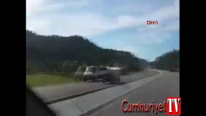 Ters yönde giden otomobil korkuttu