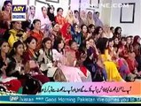 Nida Yasir telling about the most common bemari of Pakistani public and telling how she wished her husband on their 12th wedding aniversary