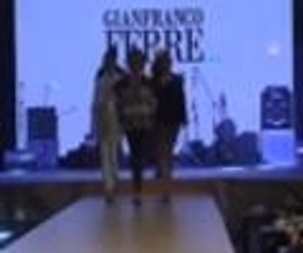 Yaz ortasında sıcak defile