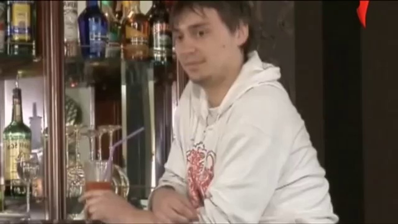 Restaurant caméra cachée - elle enlève leurs culottes