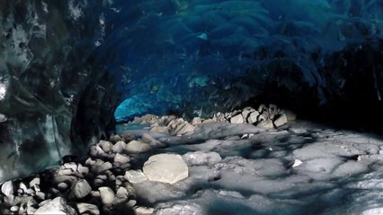 Découverte de grottes de glace. Images GoPro : Magique
