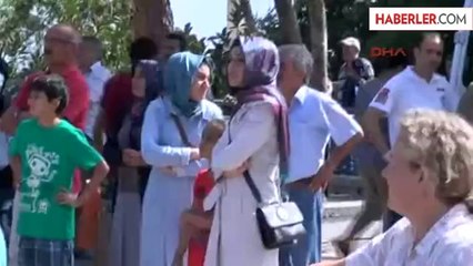 "Param Var Hapse Atmayın" Diyerek Ağaca Çıktı