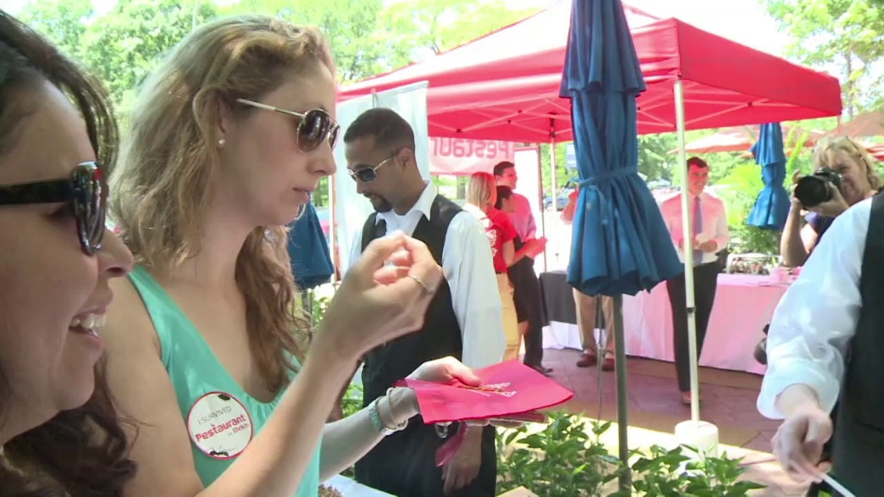 Skorpion-Lutscher und Heuschrecken-Burger vom Chefkoch