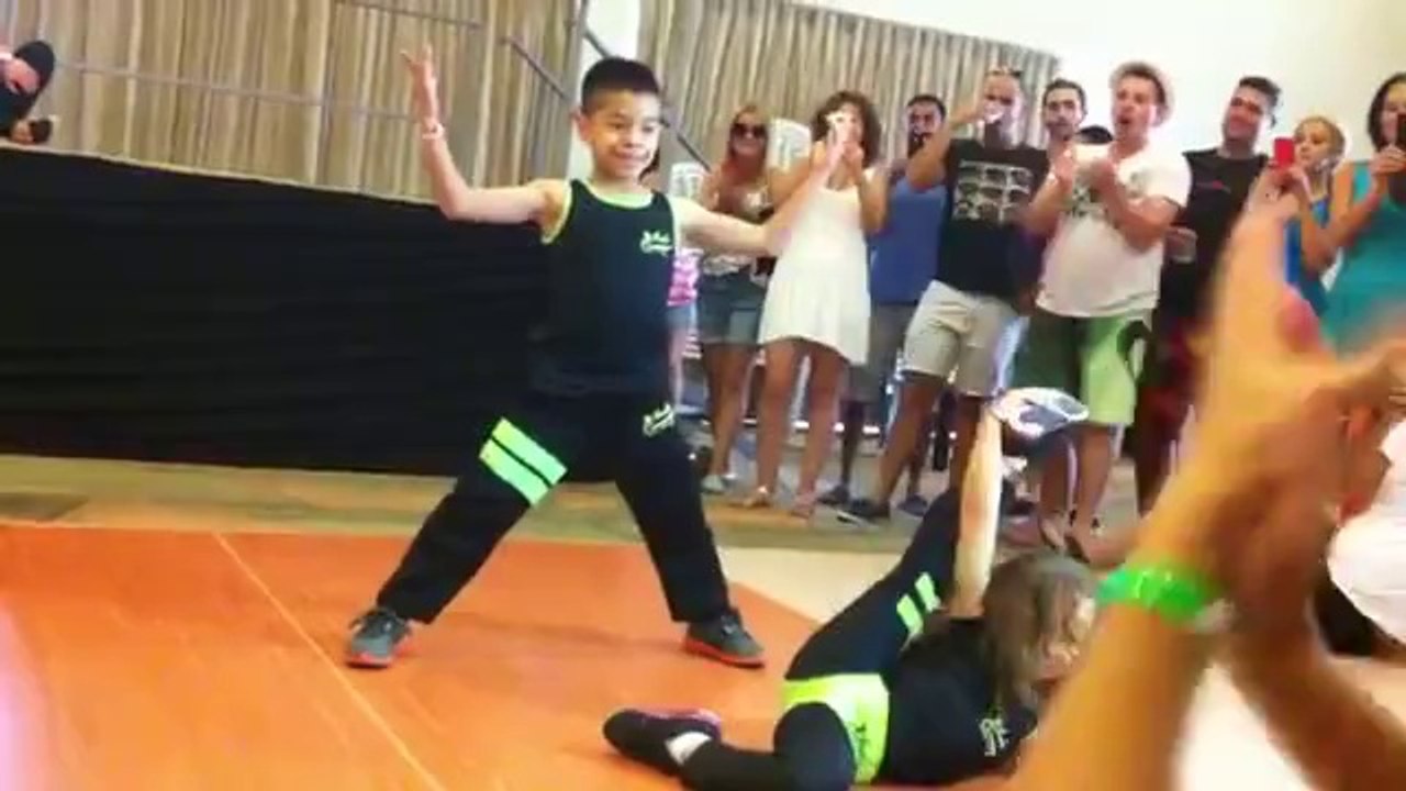 Diddy -  Awesome kids Foot Step Dance