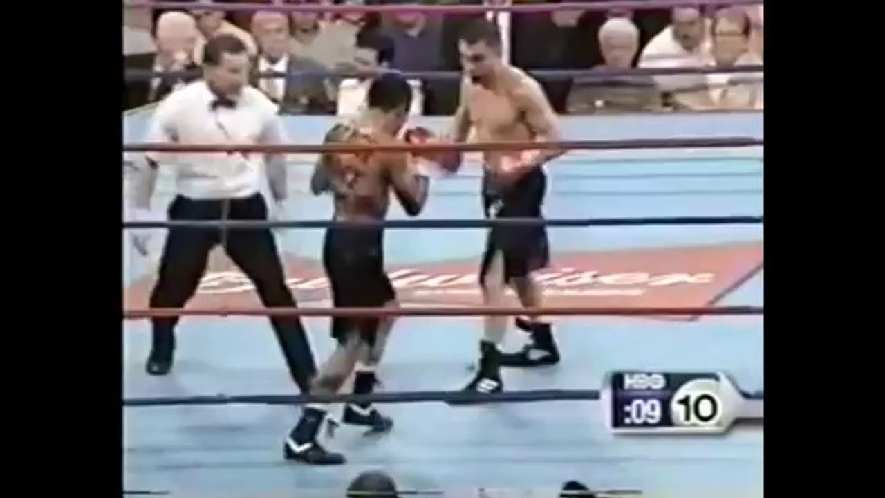 Pedden Vomits BLOOD after a Marquez Body Punch