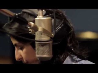 Découvrez « She's not there » par Nili (Lilly Wood and the Prick)