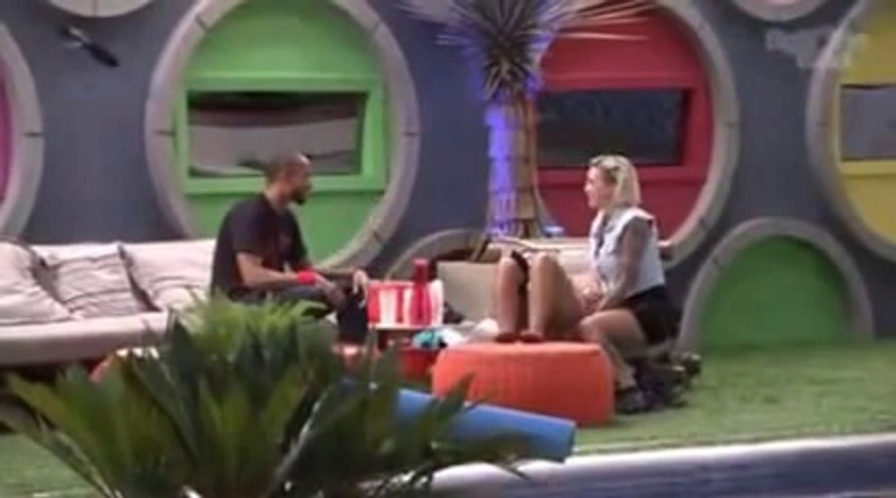 Chupa, Slizz! ClaNessa fazendo inveja no exú