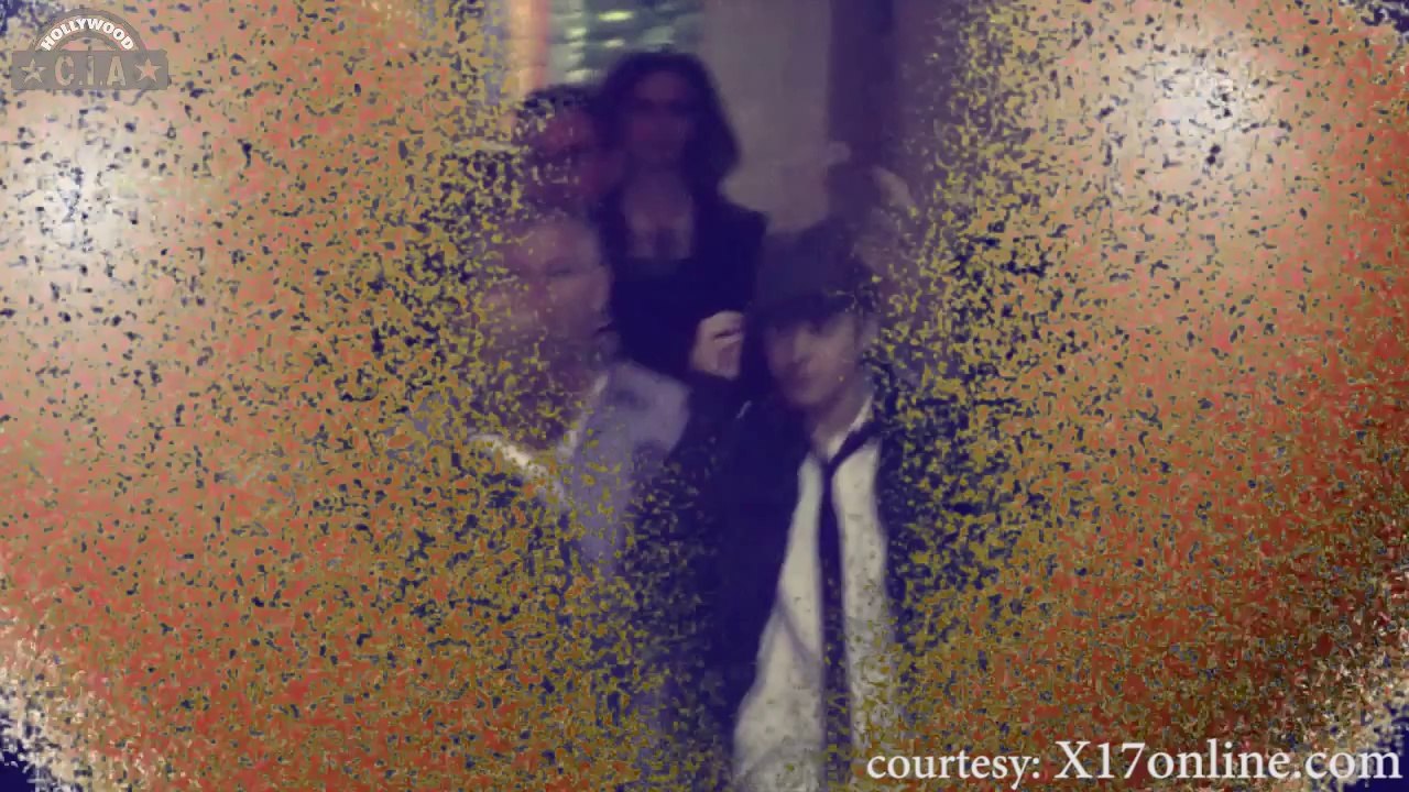 Selena Gomez Exchanges Flirty Texts With One Direction's Niall Horan