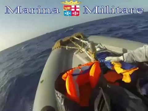 Sicilia - 124 bambini e 10 neonati fra i 443 migranti in arrivo ad Augusta (05.06.14)