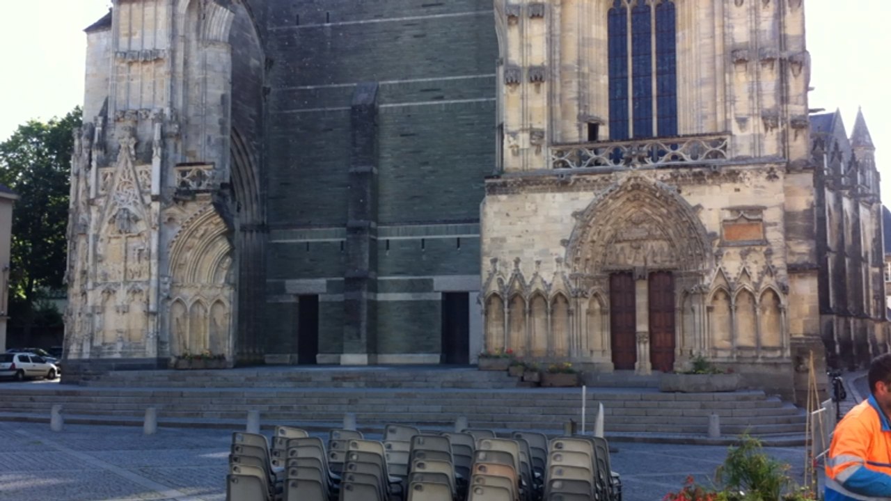 70e: les cloches de Notre-Dame résonnent