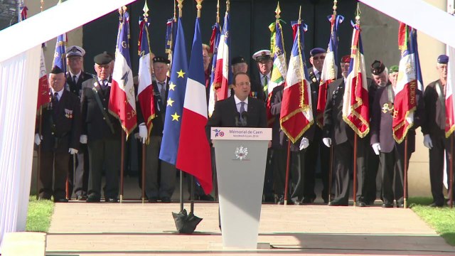D-Day: Hollande rend hommage aux civils et militaires