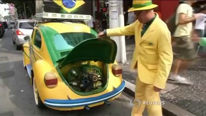 Brazilian soccer fan wears team colours for 20 years