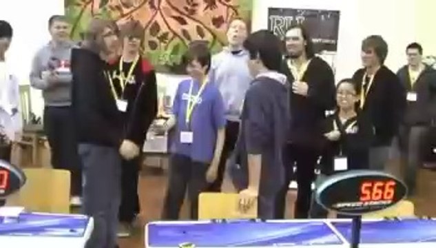 ルービックキューブ世界記録　5.66秒　Feliks Zemdegs