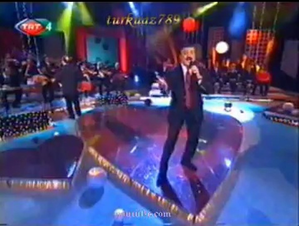 Selâmi ŞAHİN-Rüzgâr Söylüyor Şimdi O Yerlerde Bizim Eski Şarkımızı