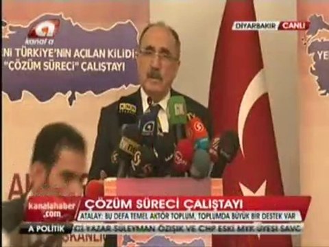 Diyarbakır'da Düzenlenen Çözüm Süreci Çalıştayında Başbakan Yrd. Beşir Atalay Konuşma Yapıyor