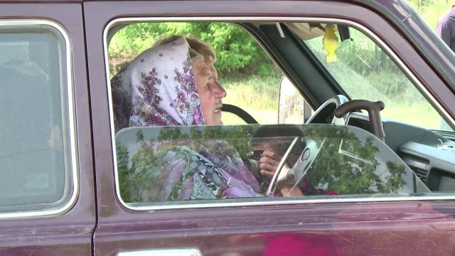 Est de l'Ukraine: les habitants fuient vers la Russie