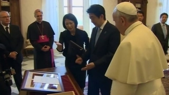 Japanese Prime Minister meets with Pope Francis at Vatican