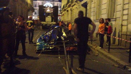 Royal de luxe: le petit géant et des chevaux en surprise