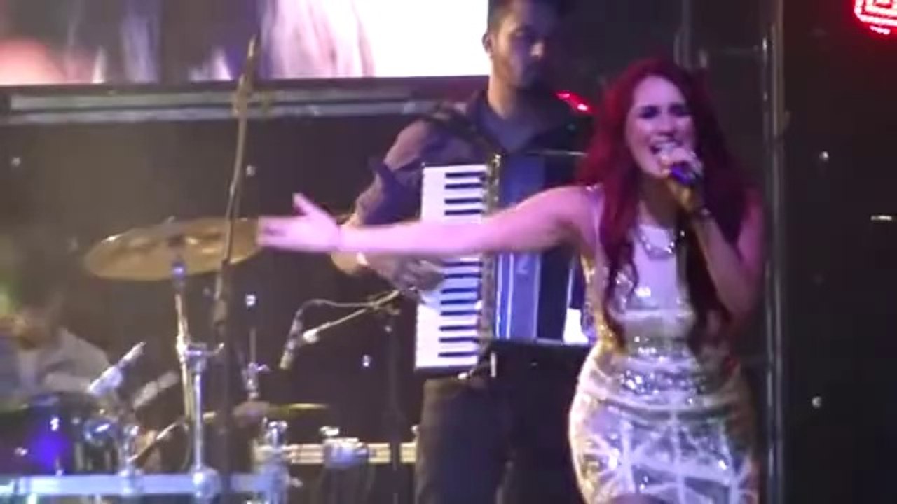 Dulce María- yo si quería (sin fronteras)