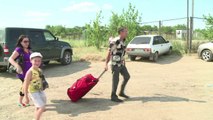 East Ukrainians fleeing fighting cross border to Russia