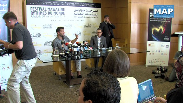 Ricky martin promet d'offrir un spectacle de danse qui fait submerger de musique