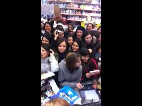 Evento One Direction (B) al Gamestop di Roma in via Appia nuova il 06/02//2012