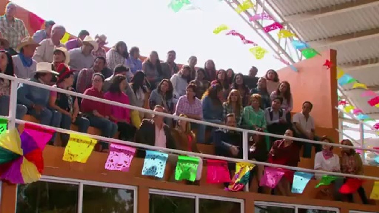 La gata- briga + beijo de Esmeralda e Pablo