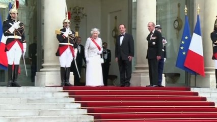 Queen Elizabeth arrives for state dinner at Elysee palace