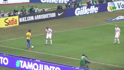 Perseguido! Em jogo contra Sérvia, Neymar sofreu fortes entradas