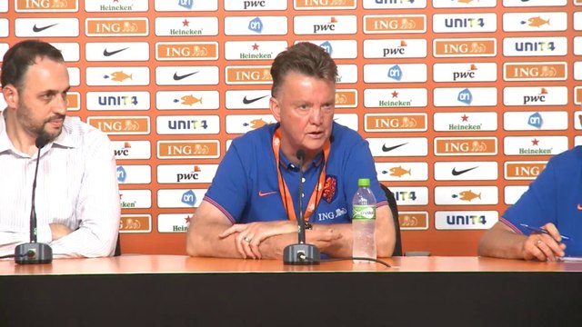 Van Gaal admires Chile's style