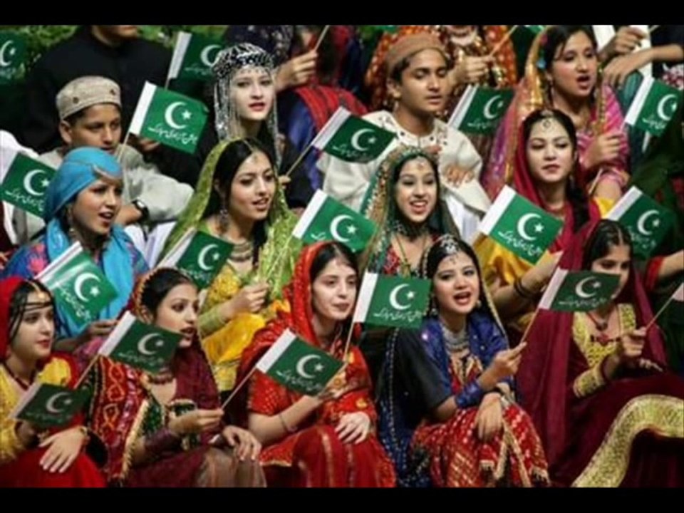 Iss Parcham Ke Saaye Tale Hum Aik Hain (Nayyara Noor)