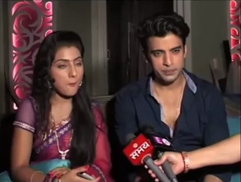 Doli Armaanon Ki : Samrat to kiss Urmi ? - IANS India Videos