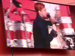 Kaiser Chiefs - Never Miss A Beat