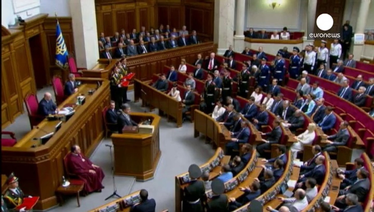 Ucraina: Poroshenko ha giurato come presidente