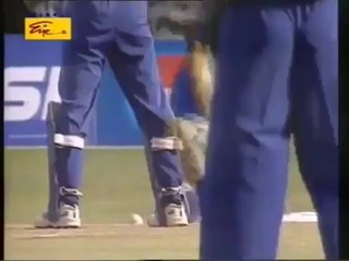Shortest Six in History of Cricket by rashid latif - http://mnmfunmaza.blogspot.com