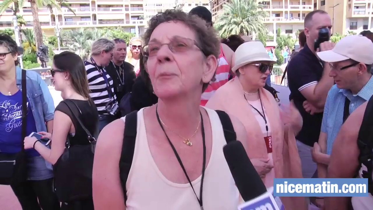 Séance de dédicaces pour l'équipe de "Plus belle la vie"