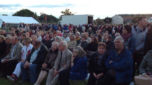 Nathan Moore chante en hommage à son grand-oncle