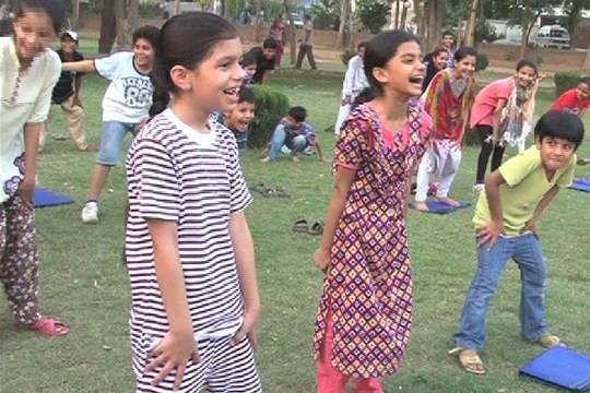 Dunya News - School children enjoy yoga training at a picnic point during summer vacations