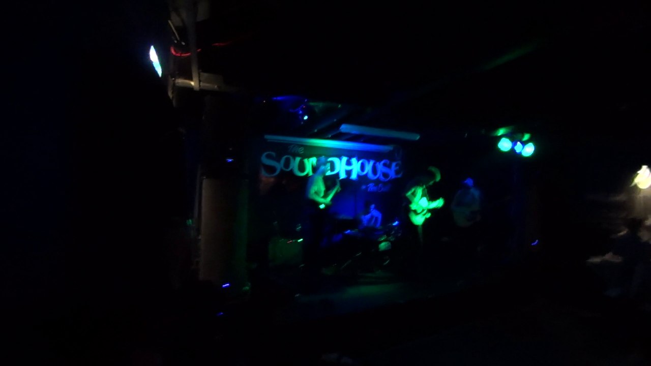 summer snowmen live at the soundhouse the bull colchester (d minor }