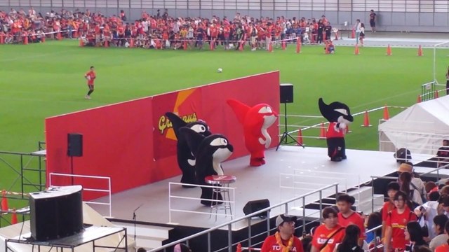 20140608 グランパス ファン感 グランパス君ファミリーダンス